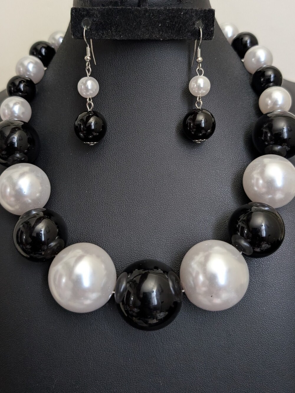 #60. Iconic Large Pearl Necklace - Earrings
